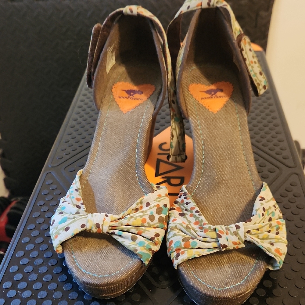 Rocket Dog Cream and Brown Bow Detail Sandals